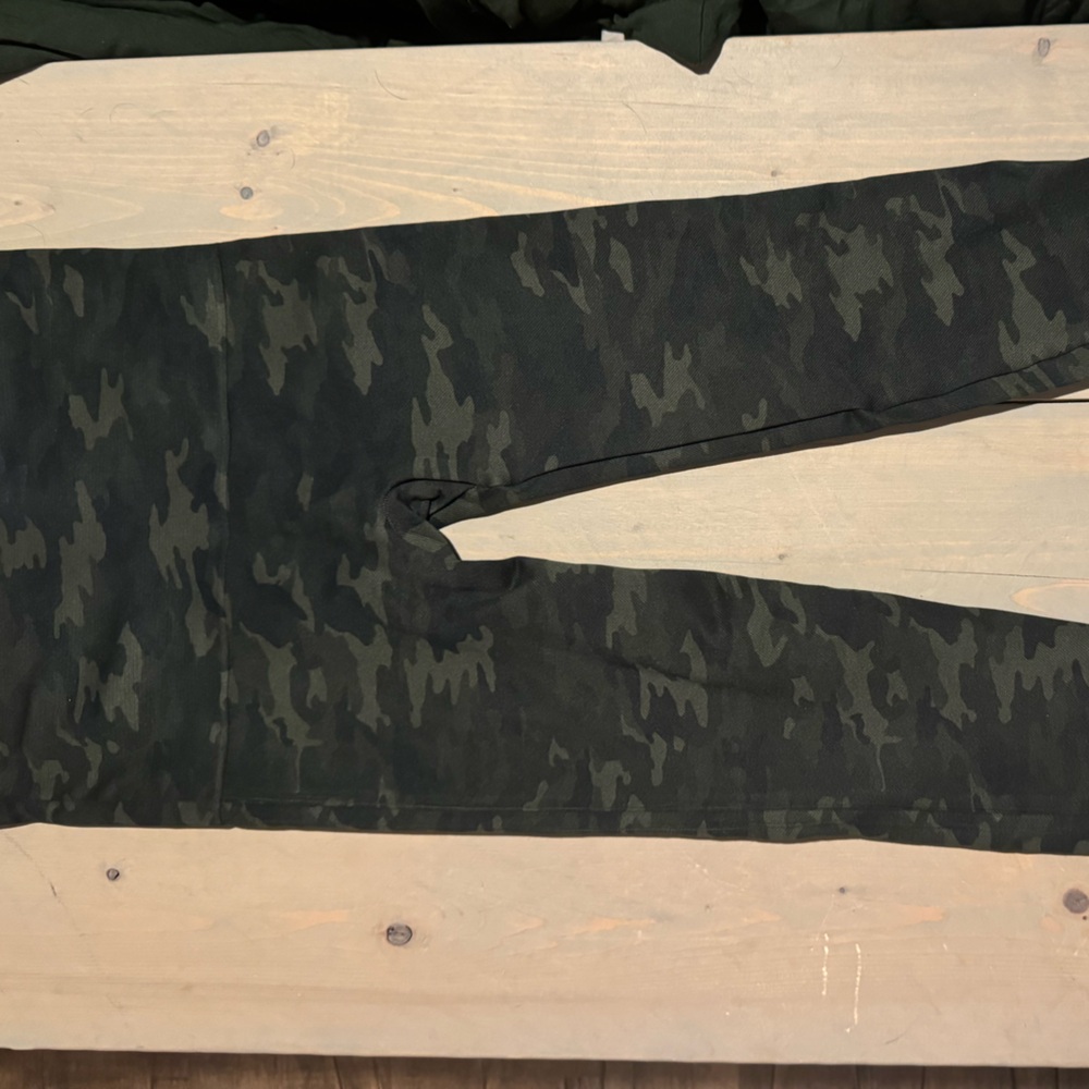 Spanx green camo leggings, worn once, size M